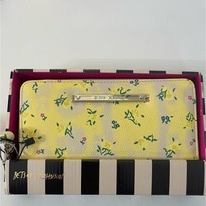 BETSEY JOHNSON WOMENS ZIP AROUND WRISTLET WALLET YELLOW/MULTI FLORAL BRAND NEW